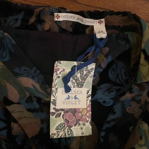 Chelsea & Violet velour floral reflects skirt size medium - Picture 7 of 9